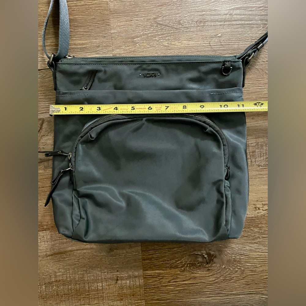 TUMI Voyageur Capri Crossbody Shoulder Bag Gray Nylon Travel Neutral Classic - Picture 15 of 16